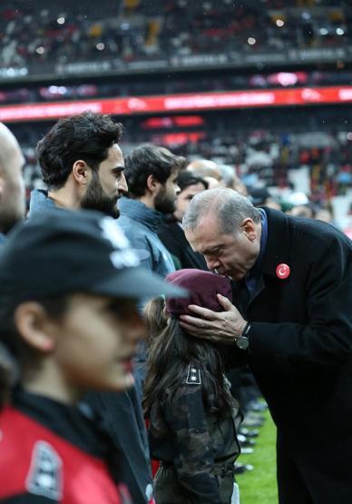 Vodafone Arenada futbolun yıldızları teröre karşı sahada
