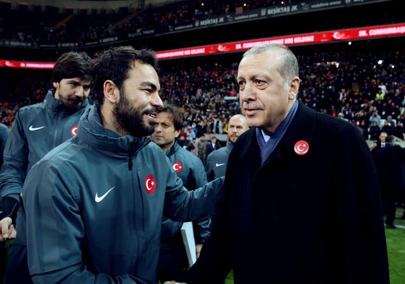 Vodafone Arenada futbolun yıldızları teröre karşı sahada
