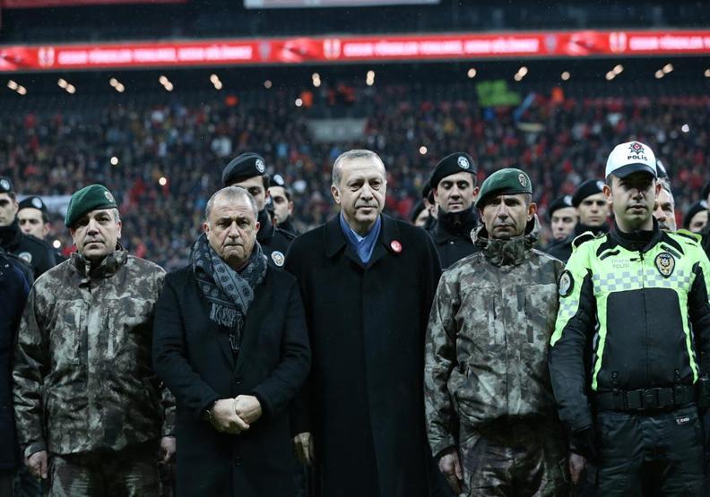 Vodafone Arenada futbolun yıldızları teröre karşı sahada