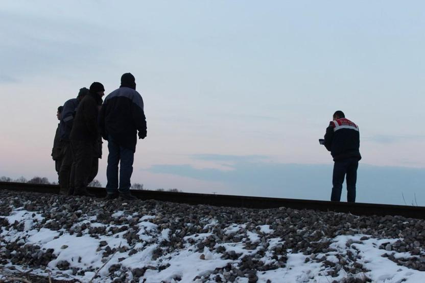 İki şüpheli ölüm. Biri demiryolunda, diğeri metruk binada