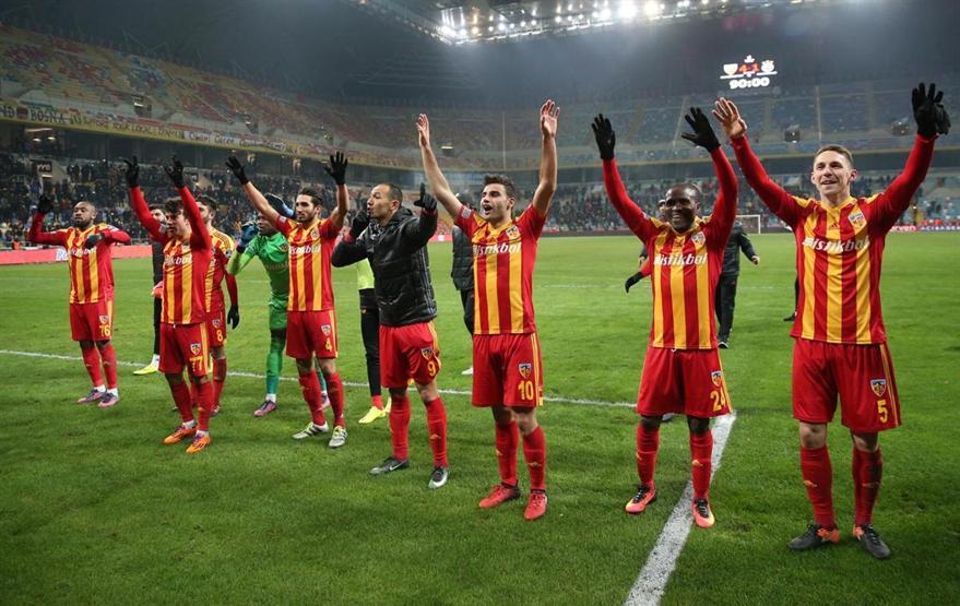Köşelerde Kayserispor - Fenerbahçe maçı