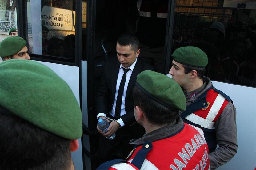 Hakim eski tugay komutanını uyardı: Bir daha olursa salondan çıkarılırsın
