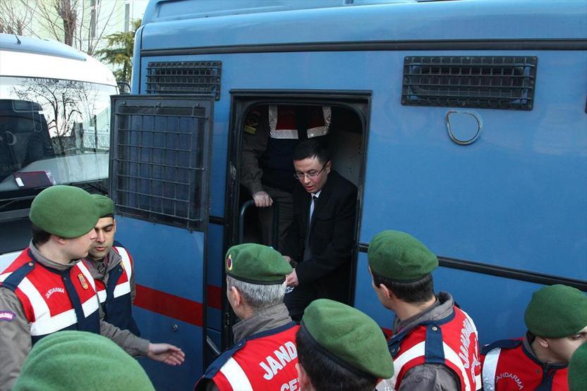Hakim eski tugay komutanını uyardı: Bir daha olursa salondan çıkarılırsın