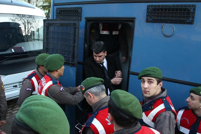 Hakim eski tugay komutanını uyardı: Bir daha olursa salondan çıkarılırsın