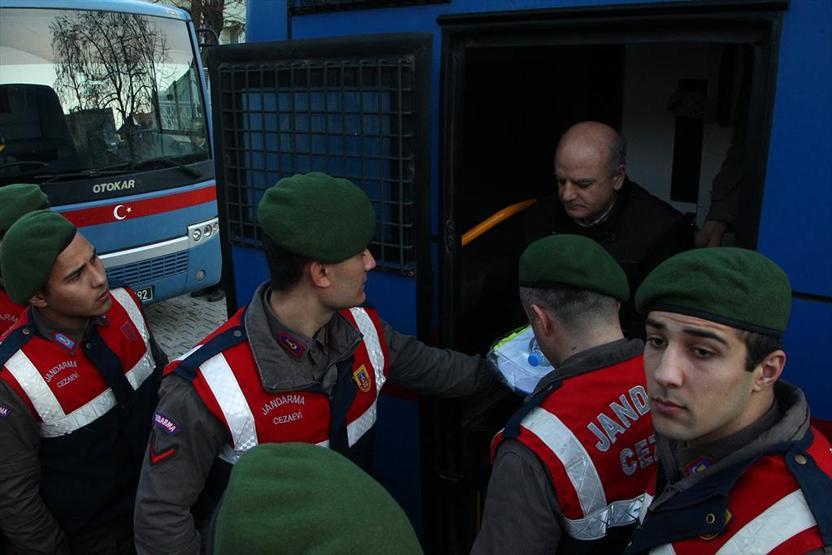 Hakim eski tugay komutanını uyardı: Bir daha olursa salondan çıkarılırsın
