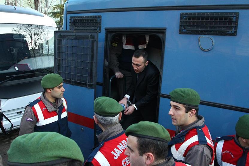 Hakim eski tugay komutanını uyardı: Bir daha olursa salondan çıkarılırsın