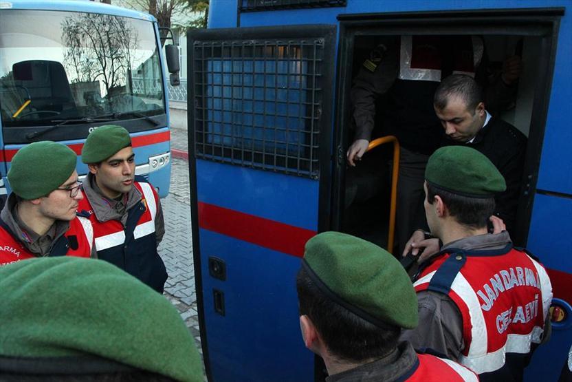 Hakim eski tugay komutanını uyardı: Bir daha olursa salondan çıkarılırsın