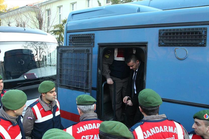 Hakim eski tugay komutanını uyardı: Bir daha olursa salondan çıkarılırsın