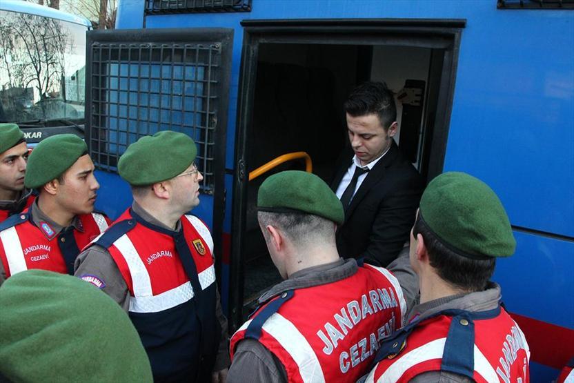 Hakim eski tugay komutanını uyardı: Bir daha olursa salondan çıkarılırsın