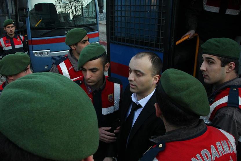 Hakim eski tugay komutanını uyardı: Bir daha olursa salondan çıkarılırsın