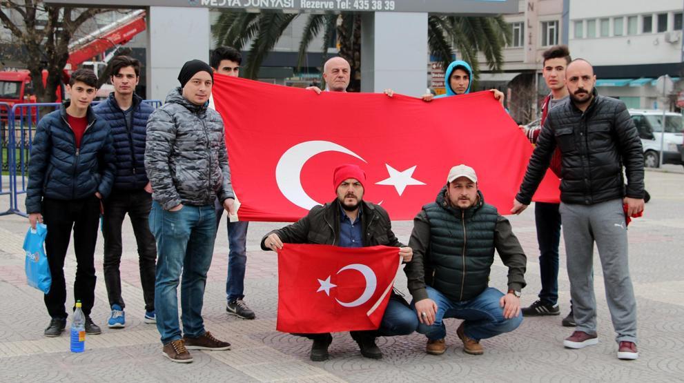 Samsunda Hollanda bayrağı yerine Fransa bayrağı yaktılar