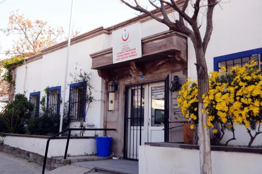 Doktora götürmek için otomobile aldıkları bahçıvan ölünce şoke oldular