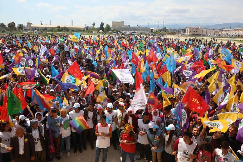 HDPli Dengir Mir Mehmet Fırat, Rabia işareti yaptı