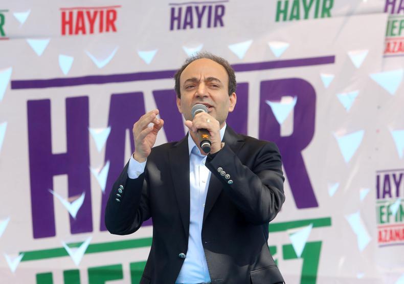 HDPli Dengir Mir Mehmet Fırat, Rabia işareti yaptı
