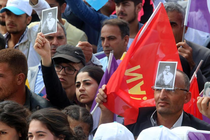HDPli Dengir Mir Mehmet Fırat, Rabia işareti yaptı