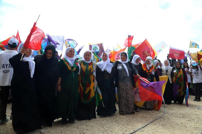 HDPli Dengir Mir Mehmet Fırat, Rabia işareti yaptı