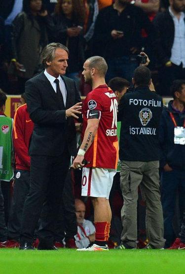 Jan Olde Riekerinkin kirasını Wesley Sneijder ödedi