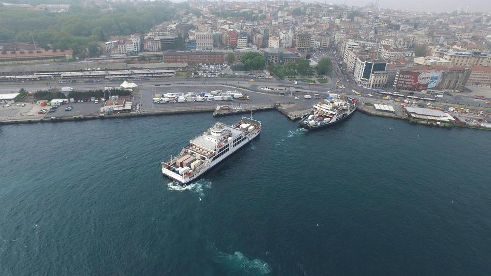 Kamyonlar 3. köprüden 200 liraya geçmek yerine 17 lira olan arabalı vapura yöneldi