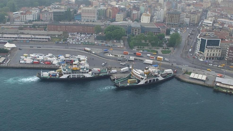 Kamyonlar 3. köprüden 200 liraya geçmek yerine 17 lira olan arabalı vapura yöneldi