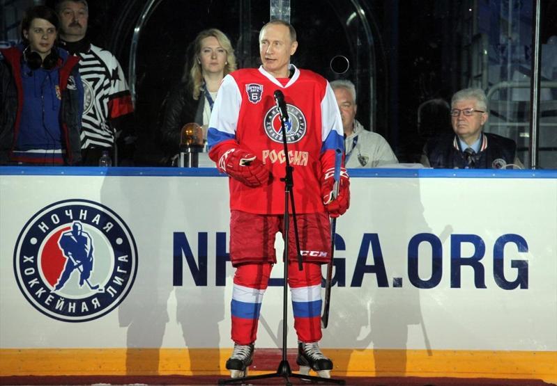 Putin, Hokey için sahaya çıktı