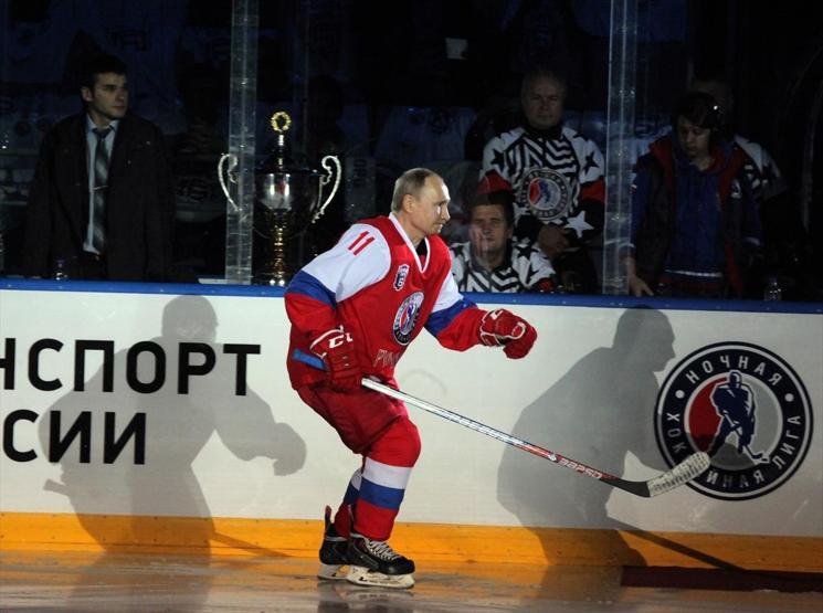 Putin, Hokey için sahaya çıktı