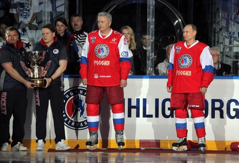 Putin, Hokey için sahaya çıktı