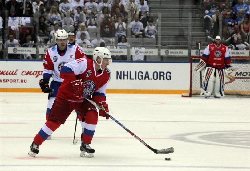 Putin, Hokey için sahaya çıktı