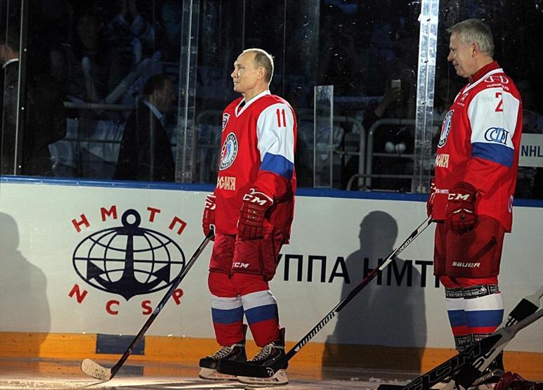 Putin, Hokey için sahaya çıktı