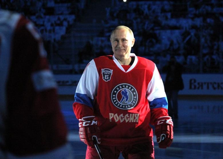 Putin, Hokey için sahaya çıktı
