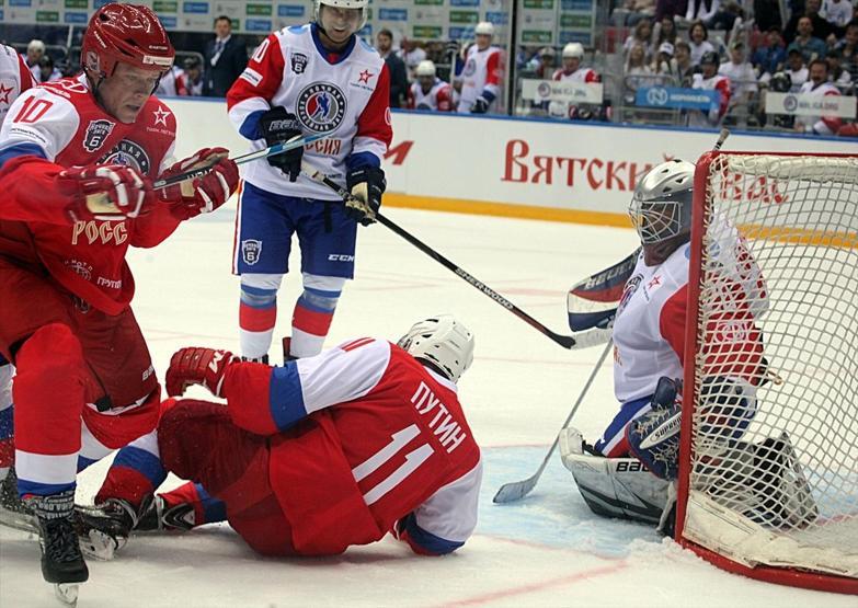 Putin, Hokey için sahaya çıktı
