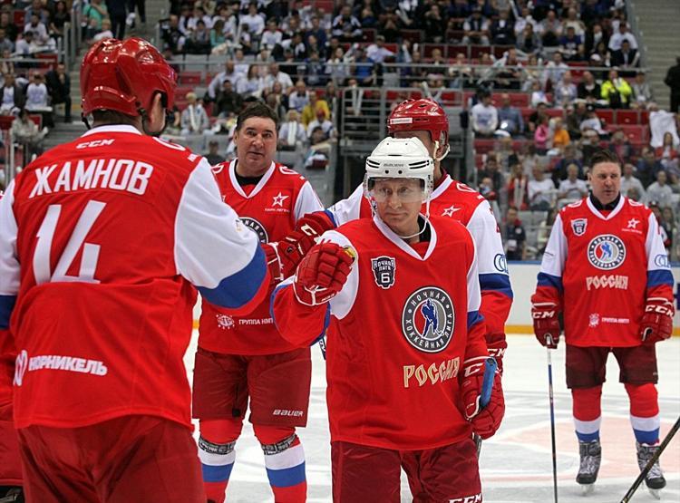 Putin, Hokey için sahaya çıktı