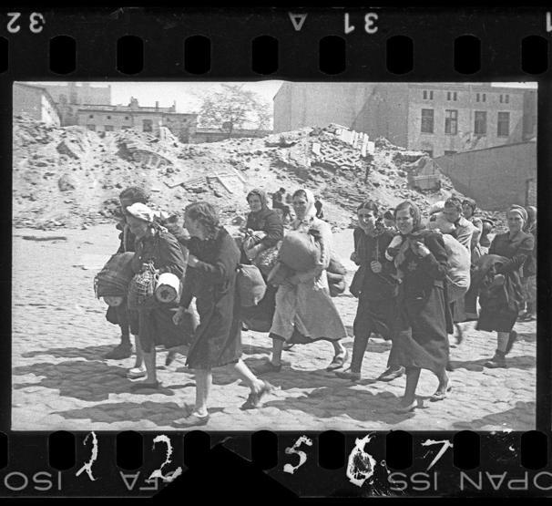 Nazi yıkımını gösteren kareler toprak altından çıktı