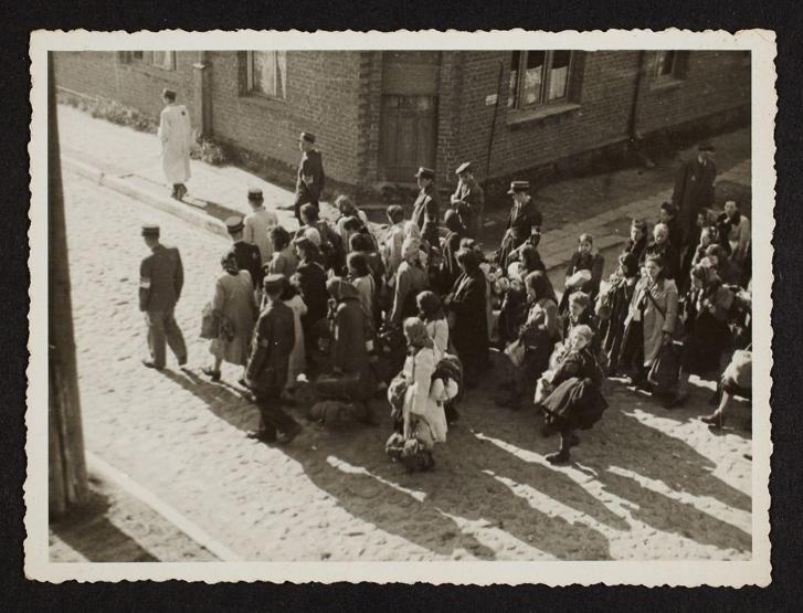 Nazi yıkımını gösteren kareler toprak altından çıktı