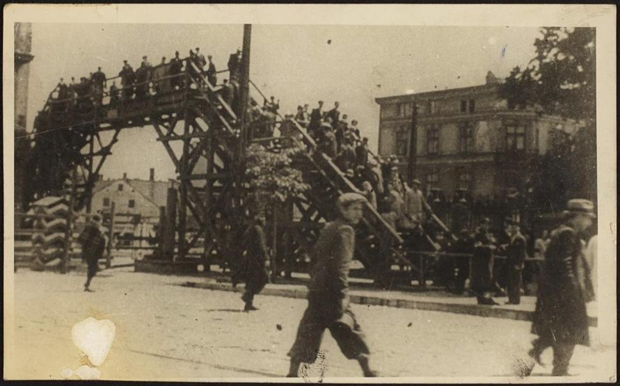 Nazi yıkımını gösteren kareler toprak altından çıktı