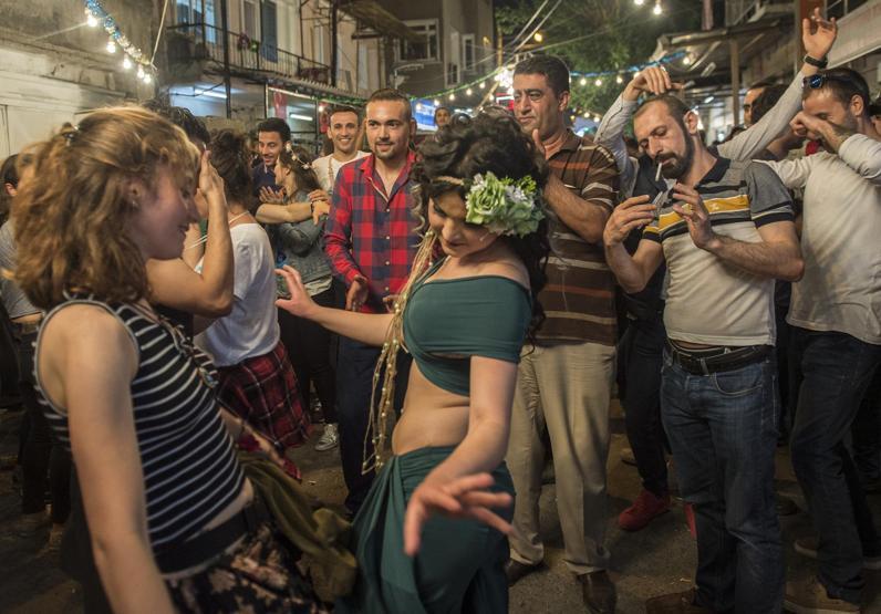 Fotoğraflarla Tenekeli mahallede Hıdrellez