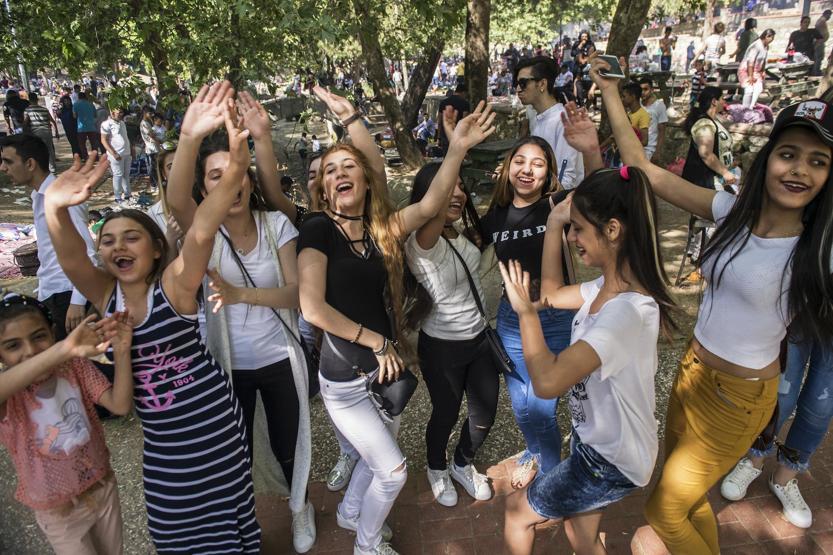 Fotoğraflarla Tenekeli mahallede Hıdrellez