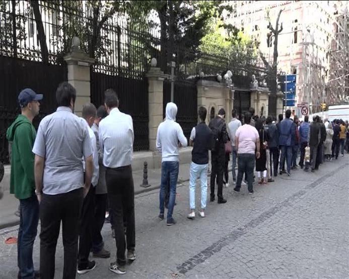 Binlerce İranlı Cağaloğluna akın etti