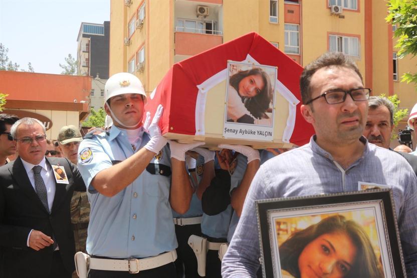 PKKlı teröristlerin öldürdüğü Şenay öğretmen Batmandan böyle uğurlandı