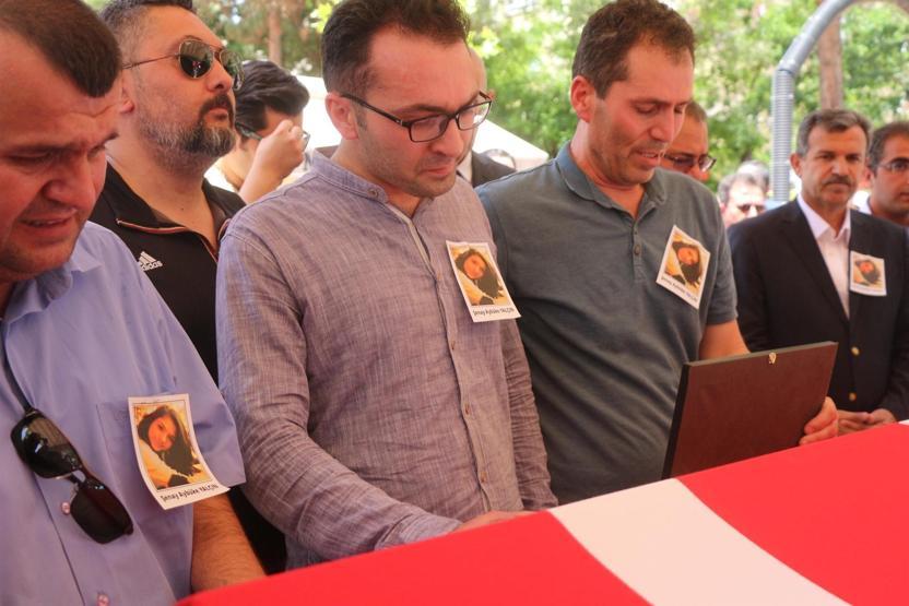 PKKlı teröristlerin öldürdüğü Şenay öğretmen Batmandan böyle uğurlandı