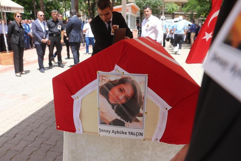 PKKlı teröristlerin öldürdüğü Şenay öğretmen Batmandan böyle uğurlandı