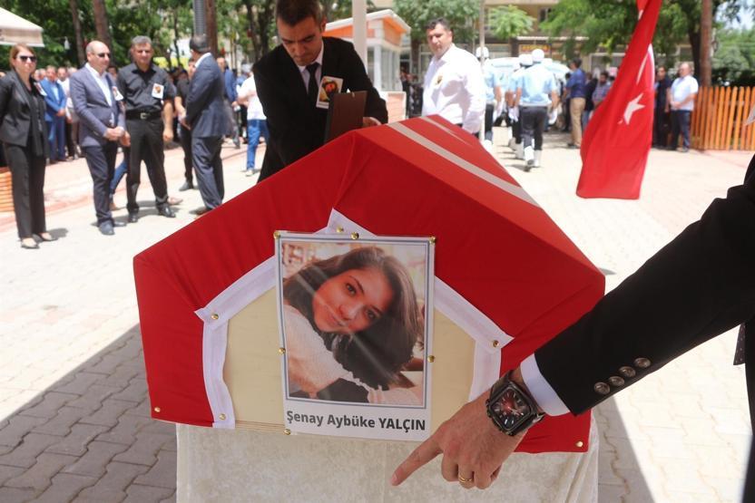 PKKlı teröristlerin öldürdüğü Şenay öğretmen Batmandan böyle uğurlandı