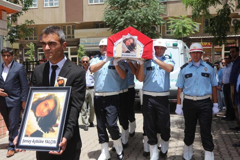 PKKlı teröristlerin öldürdüğü Şenay öğretmen Batmandan böyle uğurlandı