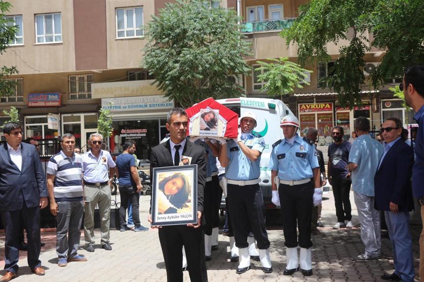 PKKlı teröristlerin öldürdüğü Şenay öğretmen Batmandan böyle uğurlandı