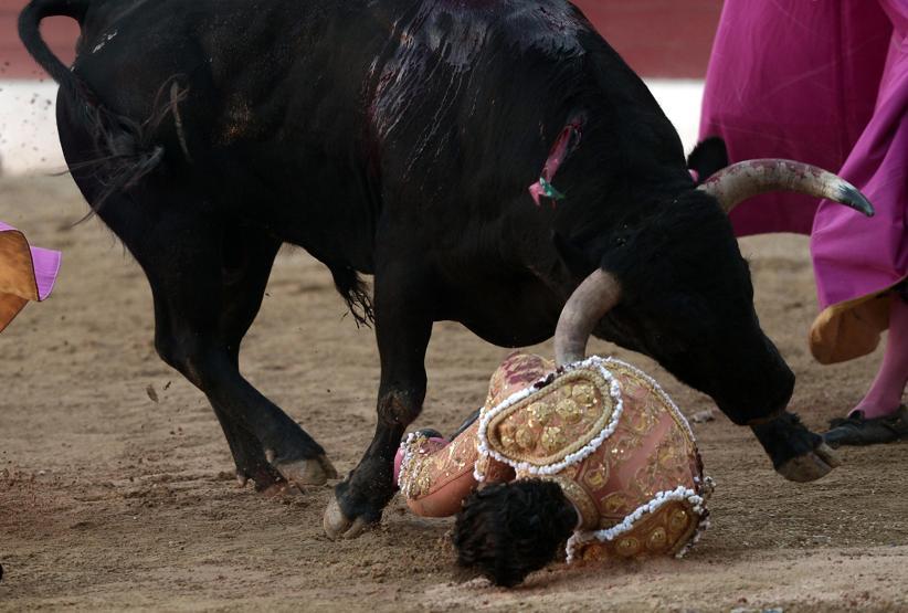 Ünlü matador boğanın darbeleriyle hayatını kaybetti