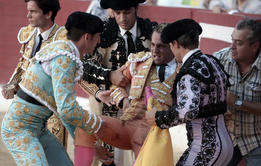 Ünlü matador boğanın darbeleriyle hayatını kaybetti