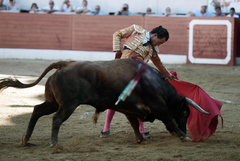 Ünlü matador boğanın darbeleriyle hayatını kaybetti