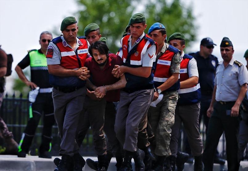 Son dakika... Darbe davası sanığı eski Yüzbaşı Haldun Gülmez araçtan inmedi, böyle getirildi