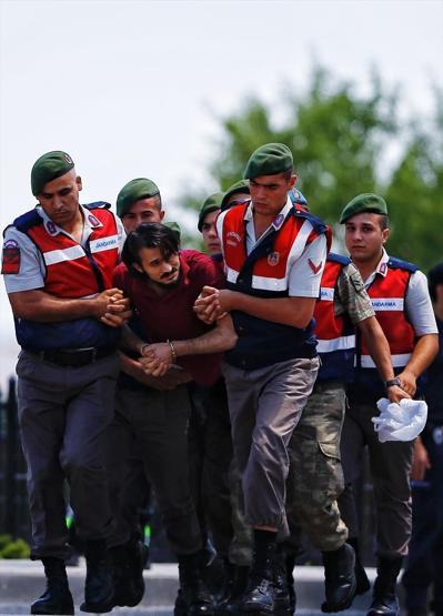 Son dakika... Darbe davası sanığı eski Yüzbaşı Haldun Gülmez araçtan inmedi, böyle getirildi