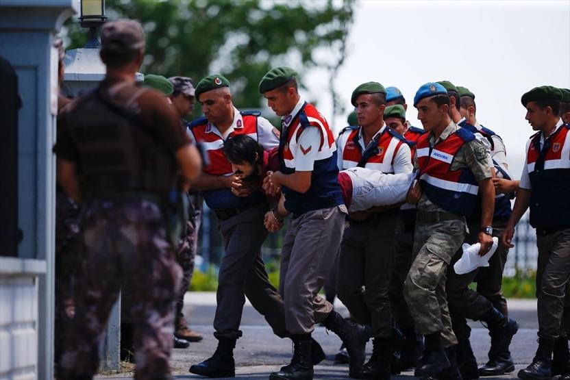 Son dakika... Darbe davası sanığı eski Yüzbaşı Haldun Gülmez araçtan inmedi, böyle getirildi