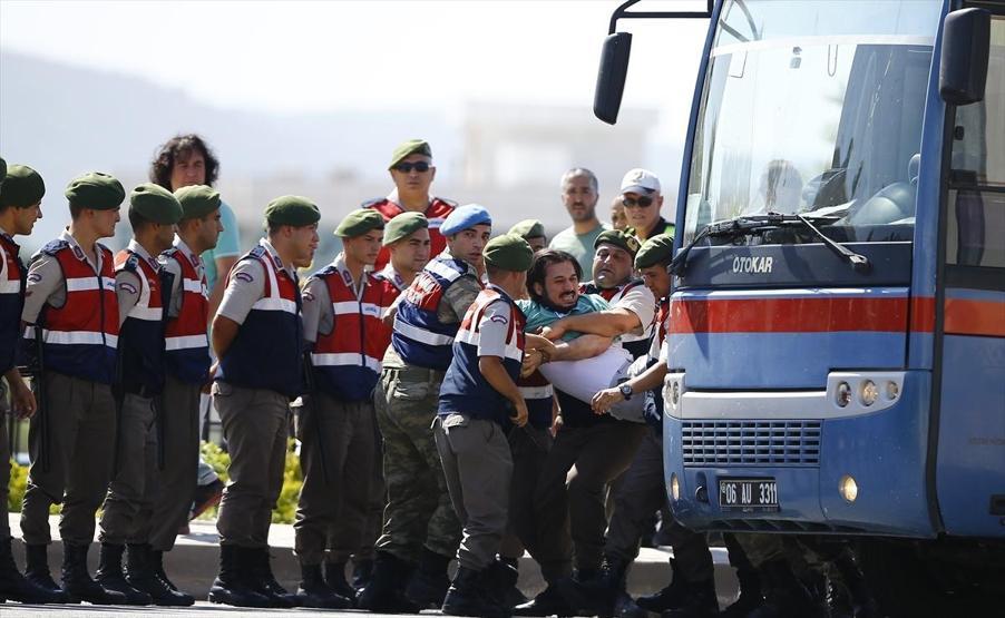 Son dakika... Darbe davası sanığı eski Yüzbaşı Haldun Gülmez araçtan inmedi, böyle getirildi